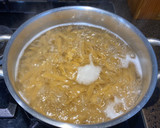 Foto del paso 1 de la receta: Pasta con salsa de gamba roja
