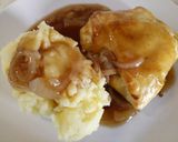 A picture of step 8 of Minced beef and veg pie with mash & onion gravy.