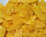 A picture of step 3 of Mangoes summer caranch ice cream 😋.
