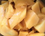 A picture of step 1 of Mango dry fruit lassi.