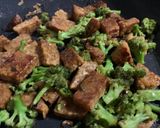 Une image de l'étape 1 de Tortilla de tempeh aux brocolis.