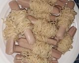 Foto langkah ke 2 dari resep Sosis gulung indomi.