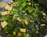 Foto del paso 1 de la receta: Sopa de mejillones, kanikama y verduras