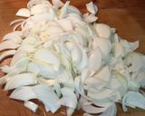 Foto del paso 1 de la receta Habas fritas con cebolla