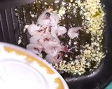Foto langkah ke 3 dari resep Garlic Prawn Pasta.
