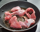 Foto del paso 1 de la receta: Conejo con cebolla caramelizada al Pedro Ximénez