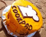 A picture of step 21 of Cookpad logo fondant cakes plain vanilla and super milk flavour.