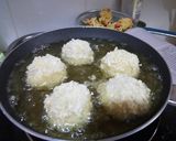 Foto langkah ke 11 dari resep Bekal Cihuy Si Kecil: noodles roll, potato cheese balls and yumyum salad 👦👧 (sosis otak-otak gulung mie, bola-bola kentang keju dan salad sayuran yumyum).