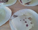 Une image de l'étape 3 de Tortillas façon panini.