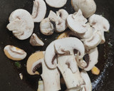 Foto del paso 5 de la receta: Espaguetis con champiñones y salsa de espinacas