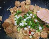 Foto langkah ke 4 dari resep Sosis Orek Telur.