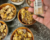 Foto del paso 3 de la receta: Shiitake marinada con piñones y shichimi tōgarashi