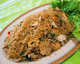 Foto langkah ke 5 dari resep Bihun Goreng ala ala Solaria.