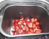 Foto del paso 1 de la receta Mermelada de frutilla (en panetera)