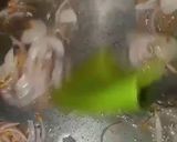 A picture of step 2 of Matar Pulao.