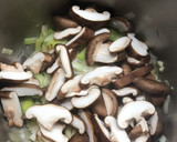 Foto del paso 2 de la receta: Crema de coliflor y setas shiitake