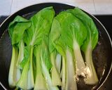 Foto langkah ke 2 dari resep Sayur siram tumis daging cincang.