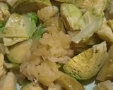 Foto del paso 3 de la receta: Esalada tibia: repollitos de Bruselas, zuquini y algo mas