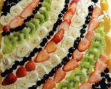 Túrókrémes, epres, gyümölcsös kocka recept fázis 5 fotója