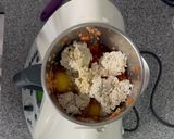 A picture of step 3 of Oat Cake with Walnuts, Apples, and Carrots.