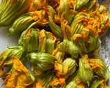 Foto del paso 2 de la receta: Acá las quecas! De flor de calabaza!