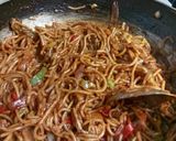 વેજ. હક્કા નુડલ્સ (Veg Hakka Noodles Recipe In Gujarati) રેસીપી સ્ટેપ4ફોટો