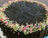 A picture of step 4 of Oreo chocolate cake.