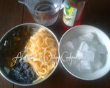 Foto langkah ke 1 dari resep Es Blewah Campur Cincau & Selasih.