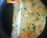 A picture of step 2 of Omelette egg roll.