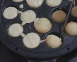Foto langkah ke 5 dari resep Poffertjes (Traditional Dutch Mini Pancakes).