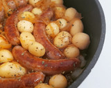 Foto del paso 7 de la receta: Salchichas encebolladas al Oporto con patatas
