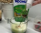 Foto langkah ke 3 dari resep Strawberry matcha latte.