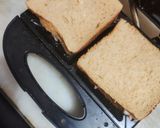 A picture of step 3 of Curd onion tomato sandwich.
