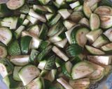 Foto langkah ke 2 dari resep Tumis kuah terong bulat ijo.