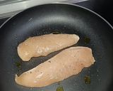Foto del paso 1 de la receta: Solomillos de pollo en salsa de queso
