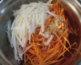 Hình bước làm 2 của món Đồ Chua đơn giản dễ làm (Fermented Carrot-Radish)