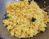 Foto langkah ke 5 dari resep Nasi goreng kunyit.