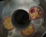 Foto langkah ke 7 dari resep Muffin Ketan Putih Buah Naga dengan Crumble.