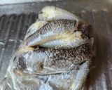 Hình bước làm 1 của món Cá bống biển kho mặn