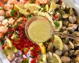 A picture of step 2 of Irresistible Marinated Seafood (捞汁海鲜).