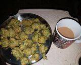 A picture of step 3 of Methi pakoda.