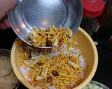 A picture of step 2 of Gujarati Surti Bhel.