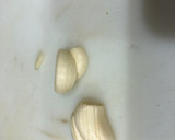 Foto del paso 5 de la receta: Muslo de pollo a la plancha con guarnición de brócoli salteado