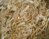 A picture of step 4 of Chinese noodles.