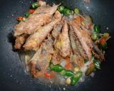 Foto langkah ke 4 dari resep Tumis pindang salem.