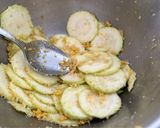 Foto del paso 1 de la receta: Pastel de calabacín y pollo