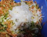 Foto del paso 1 de la receta: Tortilla de verduras (zapallitos, zanahoria y cebolla) sin harina