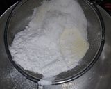 A picture of step 2 of Semolina Beetroot steamed cake.