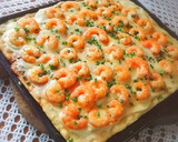 Foto del paso 4 de la receta: Coca con Gambas y Alioli
