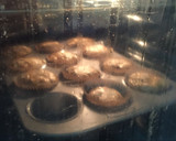 Foto langkah ke 4 dari resep Muffin banana simple dan enak Tintin Rayner.